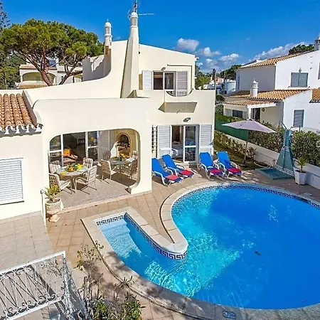 Sleeps 8 With Pool And Air Con Villa *