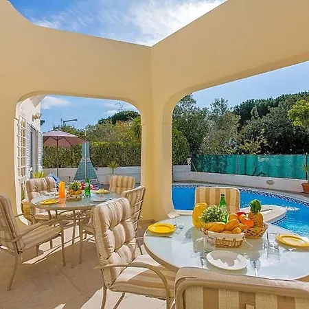 Sleeps 8 With Pool And Air Con Vilamoura
