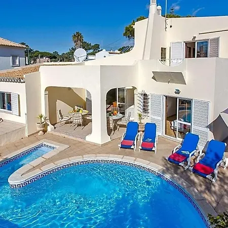 Sleeps 8 With Pool And Air Con *