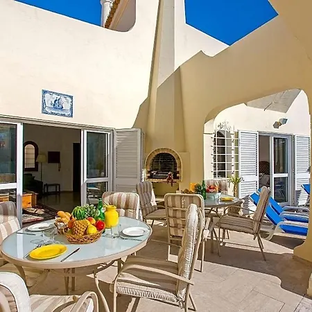 Sleeps 8 With Pool And Air Con