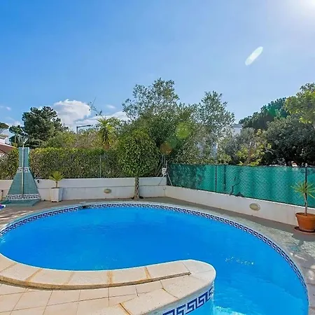 ヴィラ Sleeps 8 With Pool And Air Con ヴィラモウラ