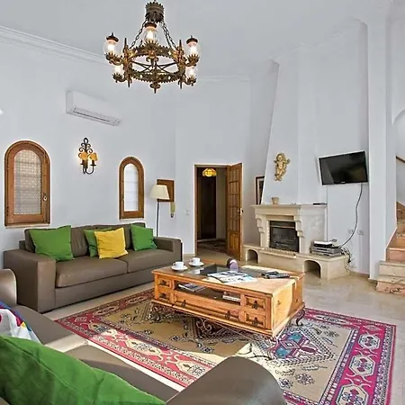 Sleeps 8 With Pool And Air Con ヴィラ *