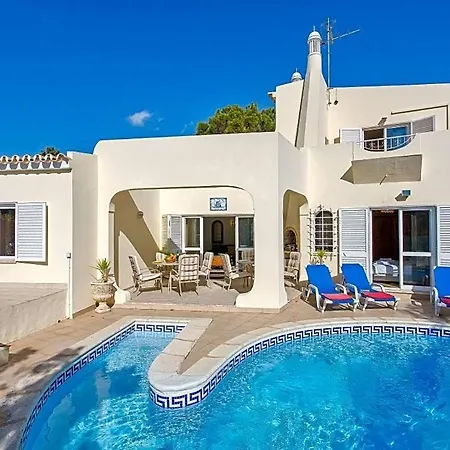 Sleeps 8 With Pool And Air Con