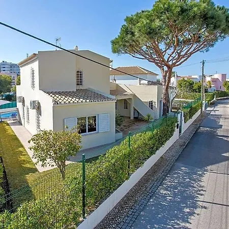 ヴィラ Sleeps 8 With Pool And Air Con *