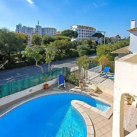 ヴィラ Sleeps 8 With Pool And Air Con