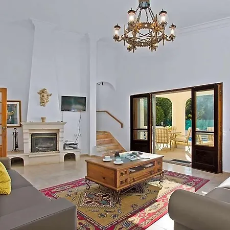 Sleeps 8 With Pool And Air Con ヴィラ *