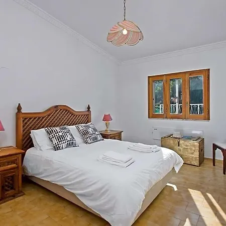 Sleeps 8 With Pool And Air Con Villa